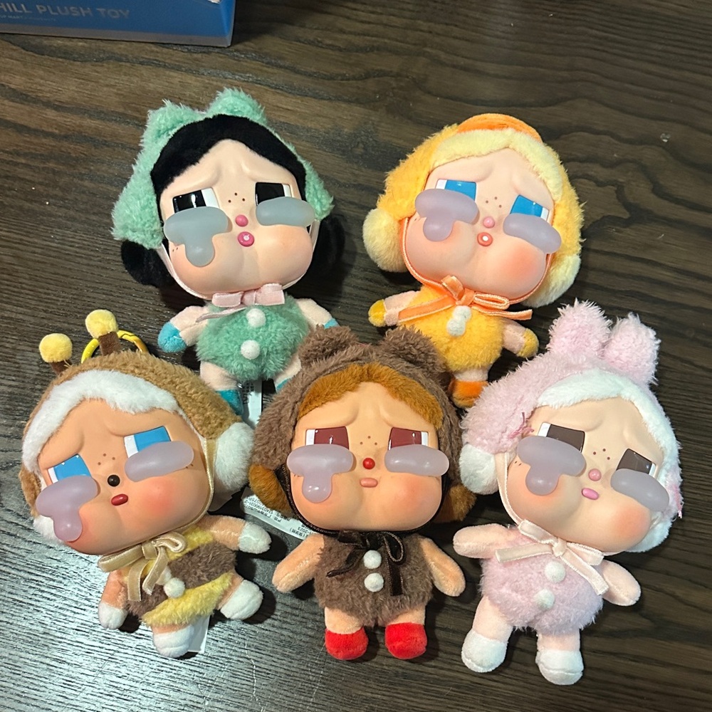 Pop Mart Crybaby